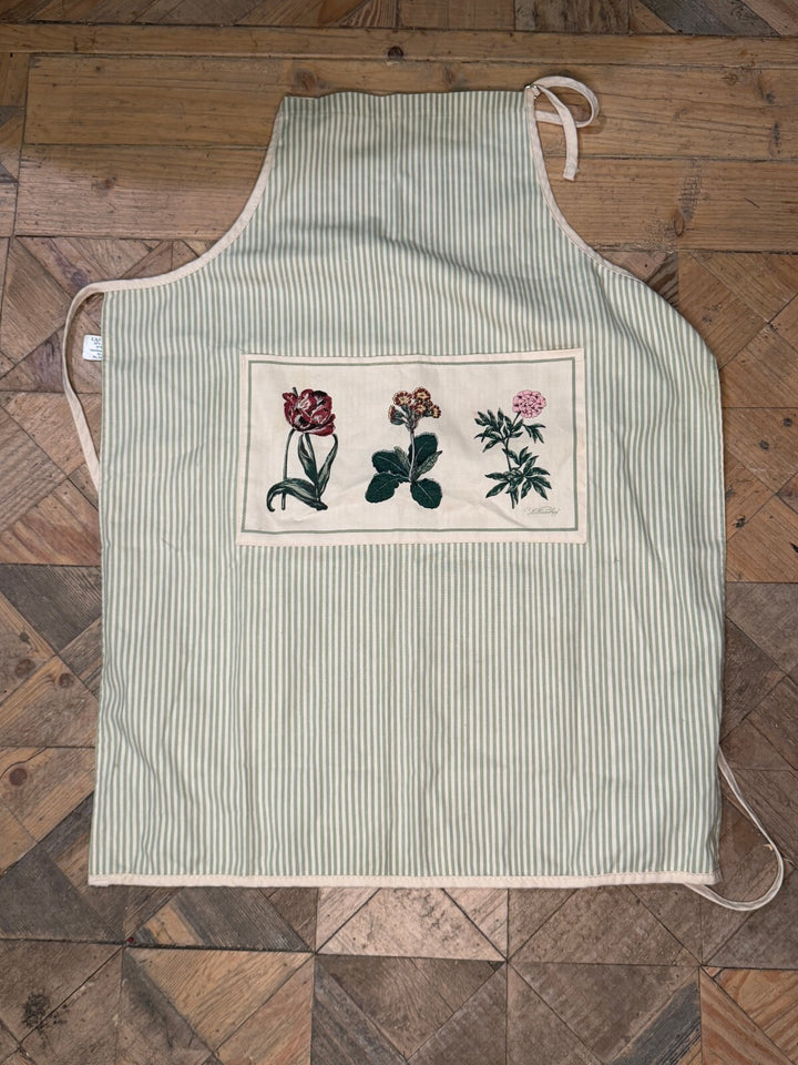 Vintage colonial Williamsburg botanical print apron
