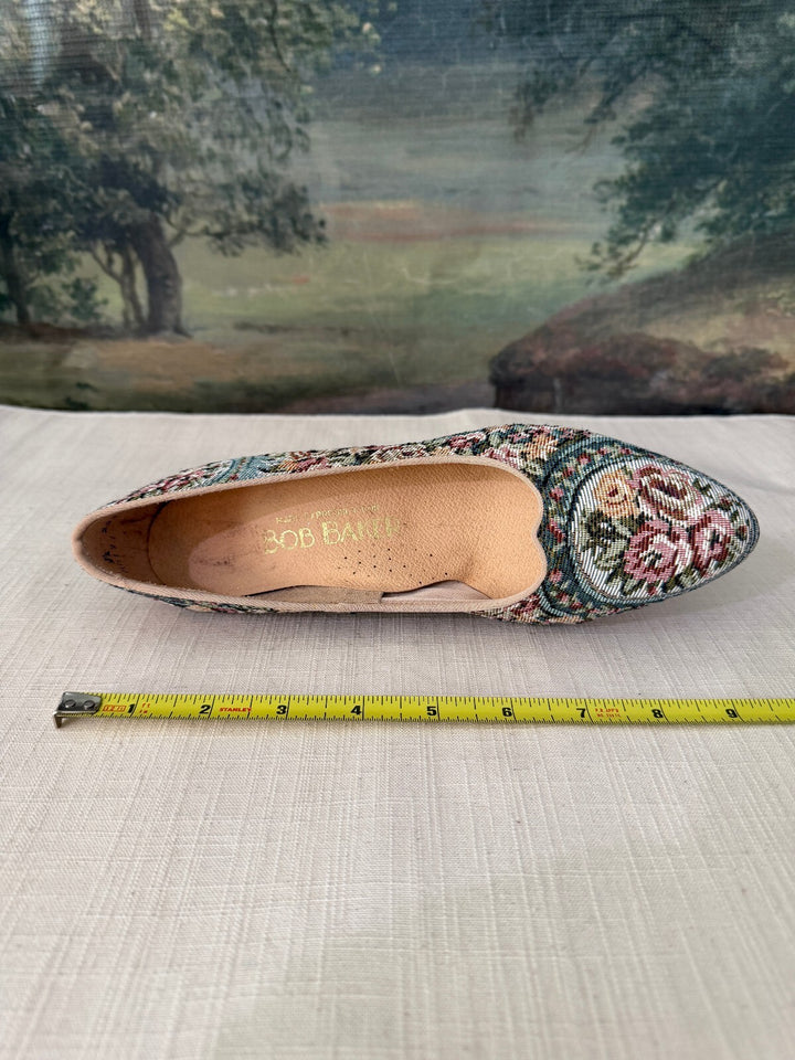 Women's floral tapestry kitten heel pumps
