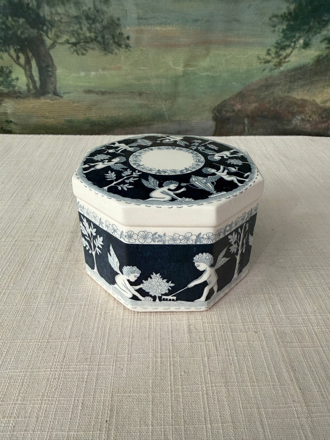 Lidded ceramic box