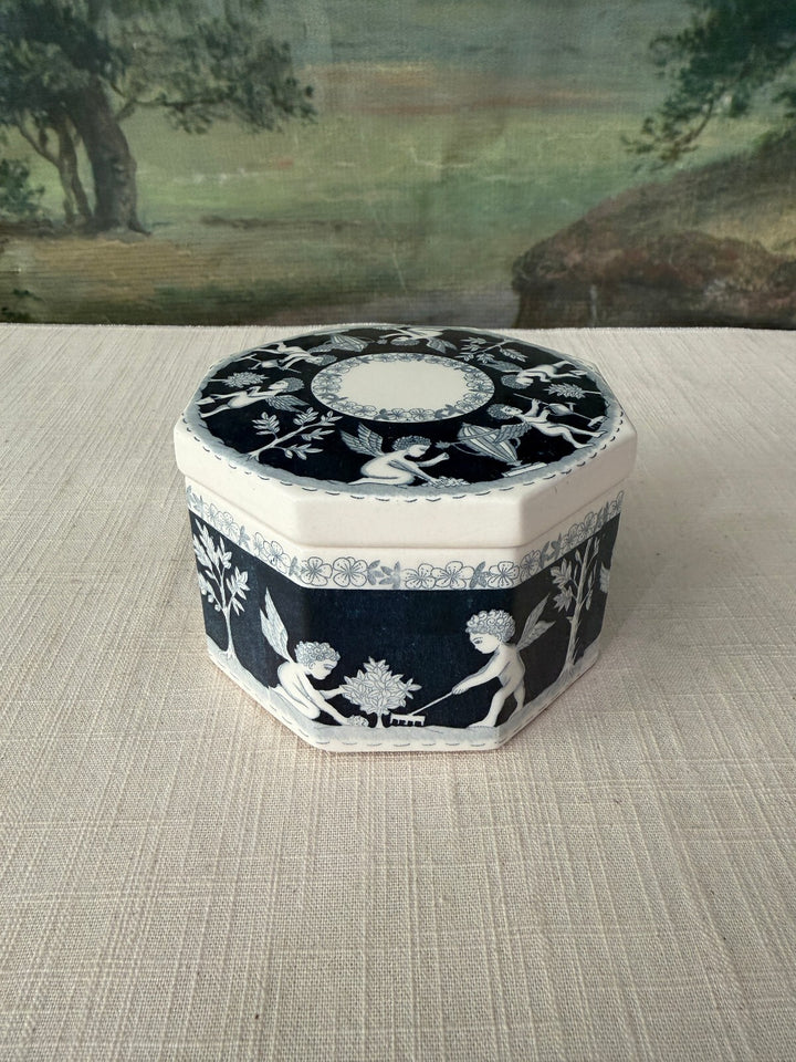 Lidded ceramic box