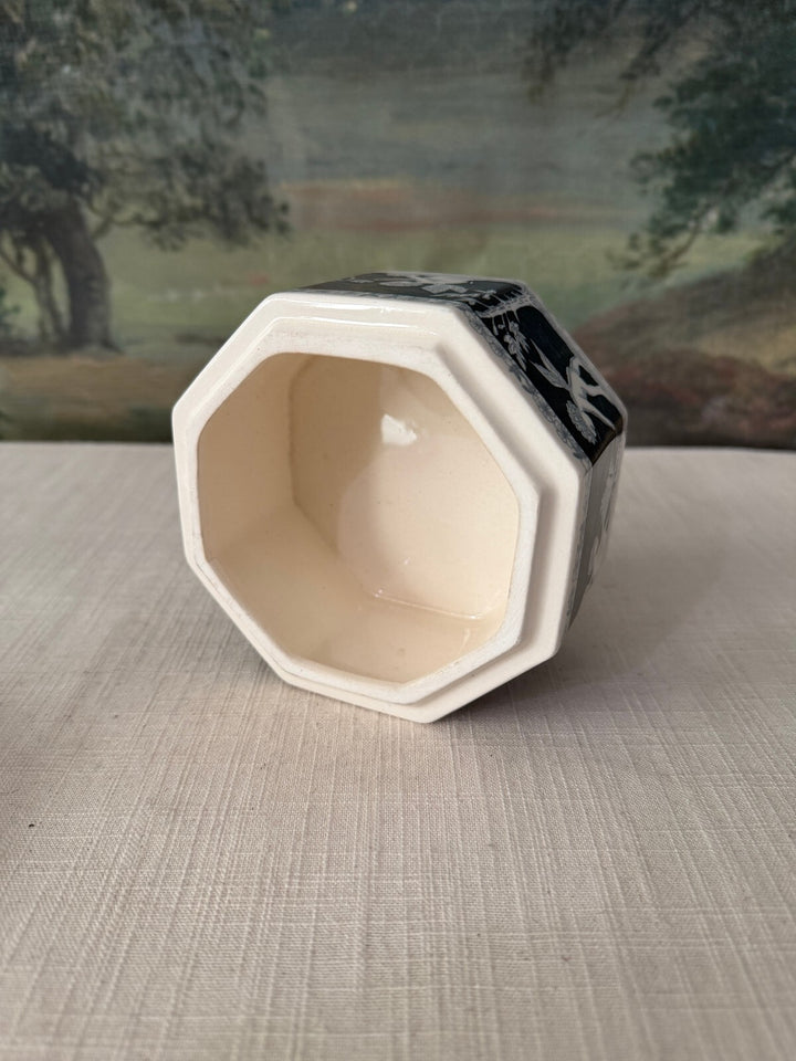 Lidded ceramic box