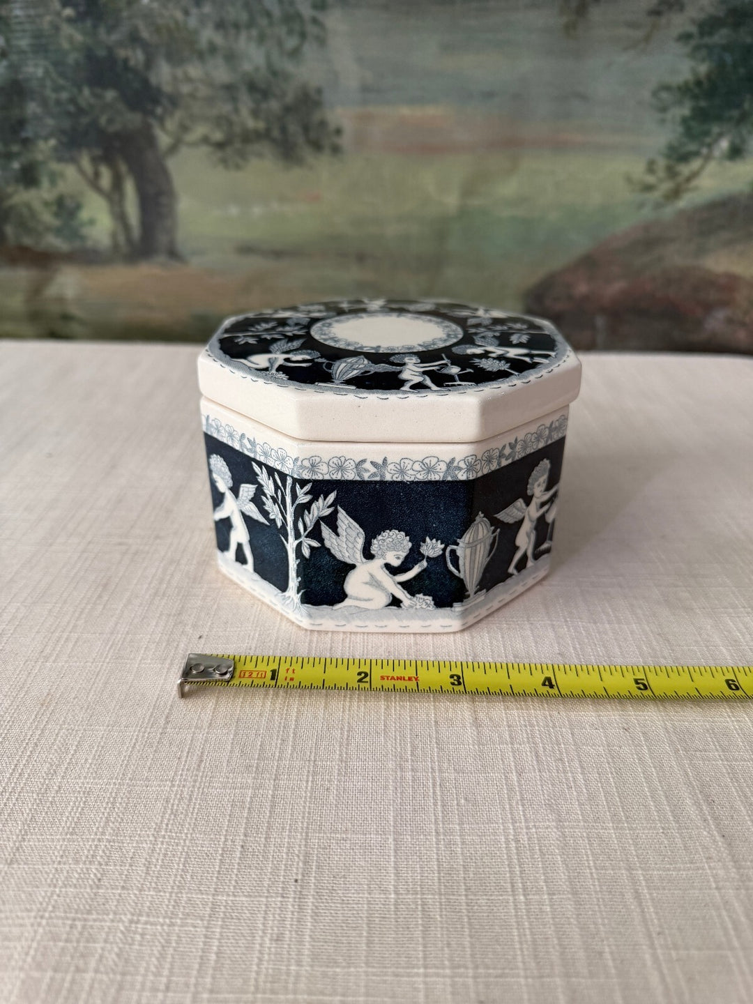 Lidded ceramic box