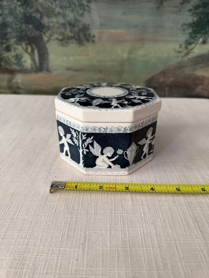 Lidded ceramic box