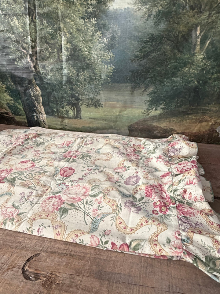 Vtg 1988 Martha Stewart 2pc Queen Pillowcase Set Roses Floral Ruffled Cottage