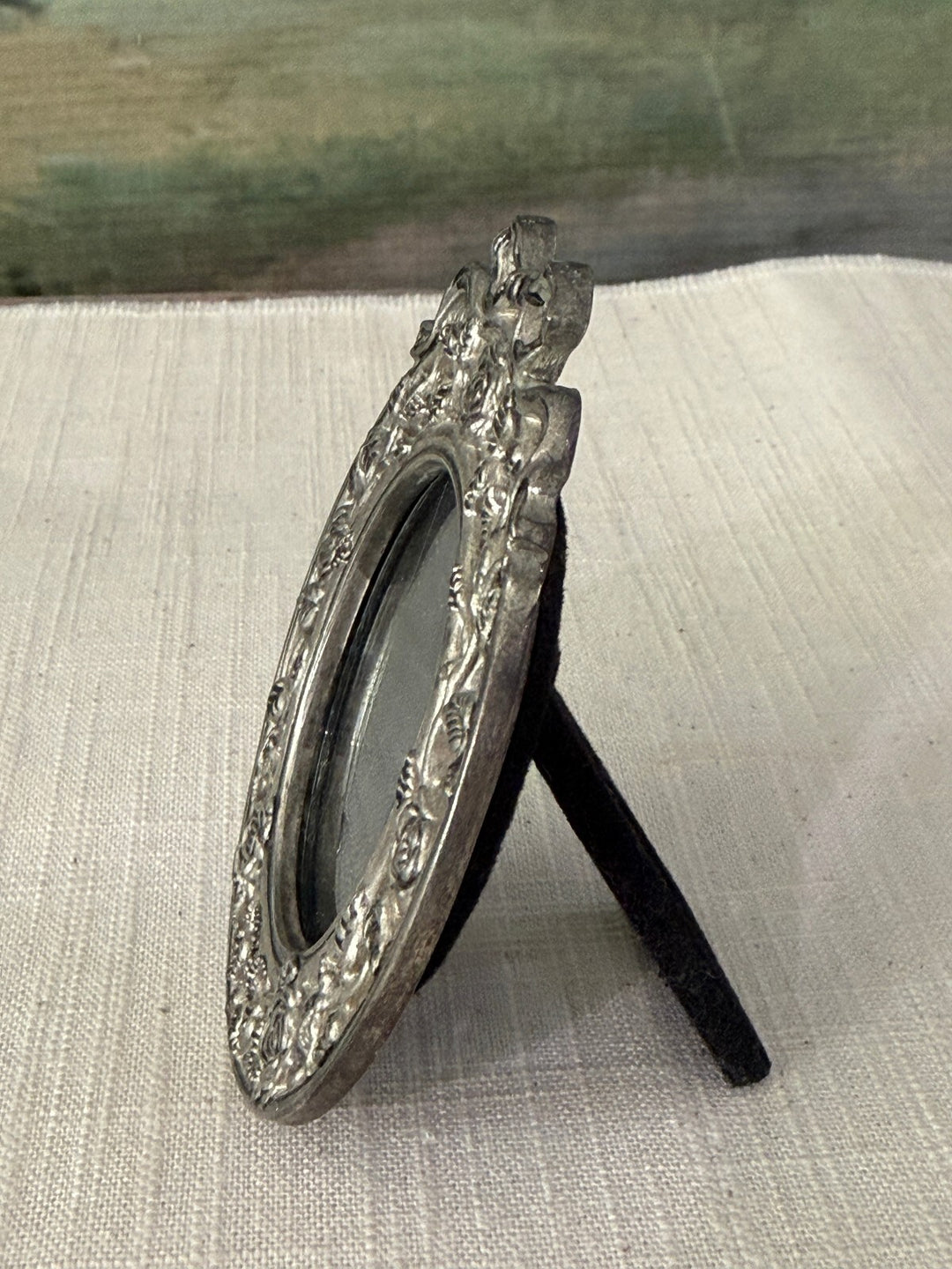 Vintage Silver Tone Oval Photo Frame with Floral and Bow Design