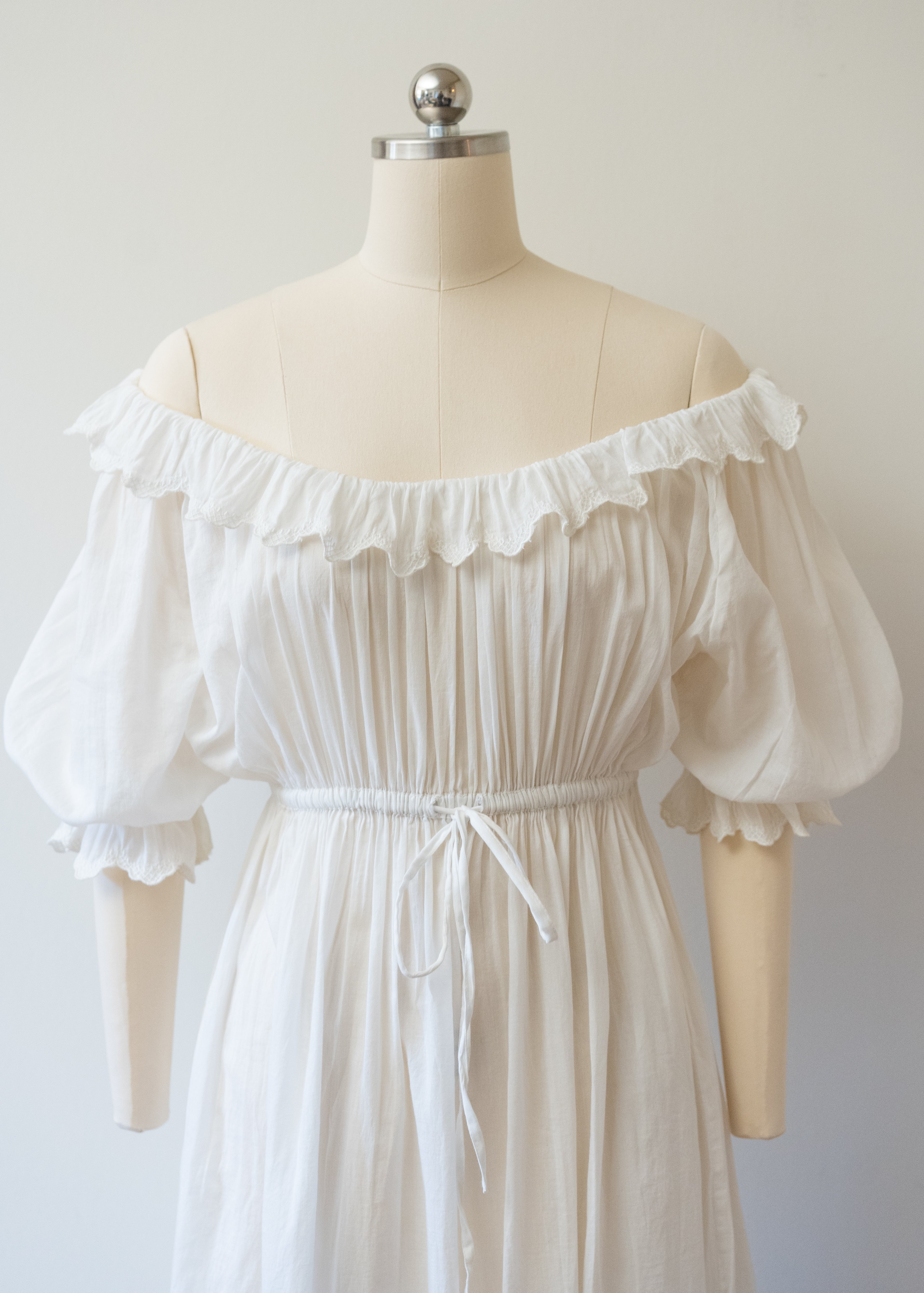 The Elizabeth Cotton Nightgown – Crème | Heritage | White Sparrow
